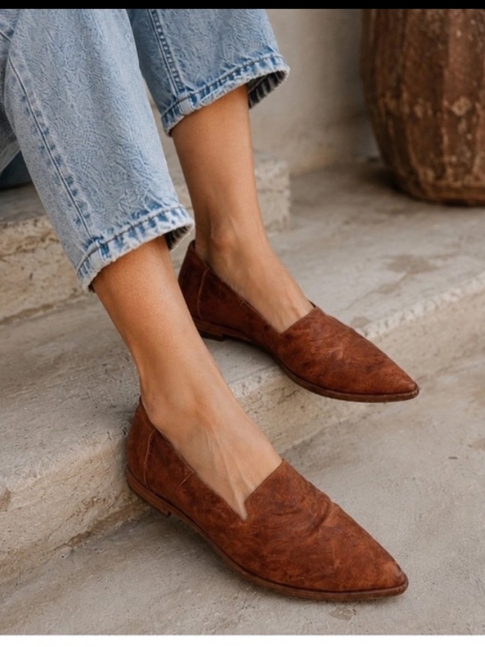 FRYE Leather Pointed Toe Slip-On Loafers in Brown. Size 10